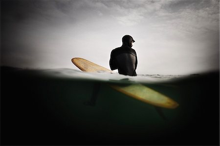 paciencia - Surfer on Surfboard, Anticipating Wave Foto de stock - Sin royalties Premium, Código: 6118-07353530