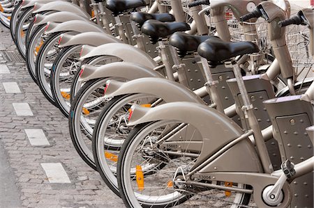 simsearch:841-06616388,k - Bicycles for rent, Paris, France Foto de stock - Sin royalties Premium, Código: 6118-07440152