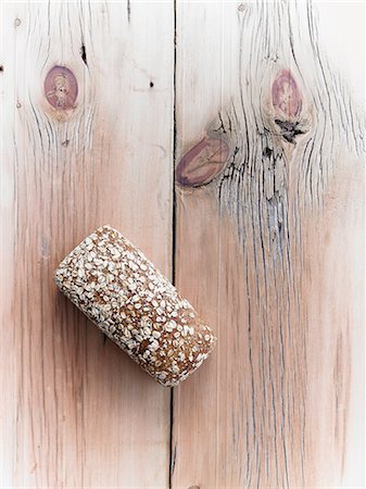 simsearch:6118-07354237,k - Organic Multi Grain Bread Loaf Cooling on Reclaimed Lumber Table Top Stock Photo - Premium Royalty-Free, Code: 6118-07440286