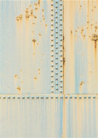 simsearch:6118-07440561,k - Detail of rusty oil storage container Photographie de stock - Premium Libres de Droits, Code: 6118-07440225