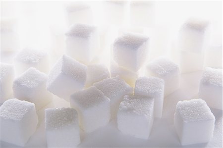 Sugar cubes on white backdrop Foto de stock - Sin royalties Premium, Código: 6118-07440375