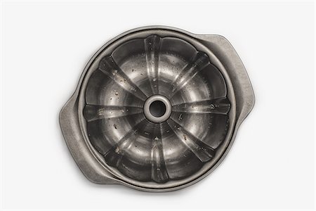 presse-agrumes - A round metal strainer, or lemon juicer. Photographie de stock - Premium Libres de Droits, Code: 6118-07440384