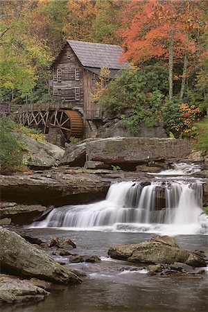 simsearch:6118-09028042,k - A historic grist mill building on the banks of Glade Creek in West Virginia. Photographie de stock - Premium Libres de Droits, Code: 6118-07440614