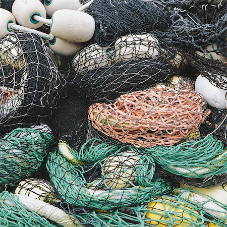 fischerei - Pile of commercial fishing nets, with white floats, on the quayside at Fisherman's Terminal, Seattle. Stockbilder - Premium RF Lizenzfrei, Bildnummer: 6118-07440778