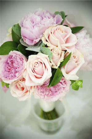 rose (fleur) - A bridal bouquet of pastel coloured pink roses, and pale lavender peonies with small green leaves. Photographie de stock - Premium Libres de Droits, Code: 6118-07521741