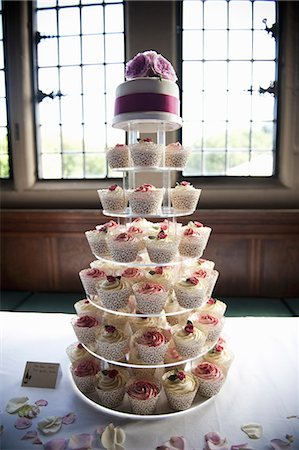 Frosted cupcakes on a seven tier cake stand, a cupcake wedding cake. Stock Photo - Premium Royalty-Free, Code: 6118-07521742