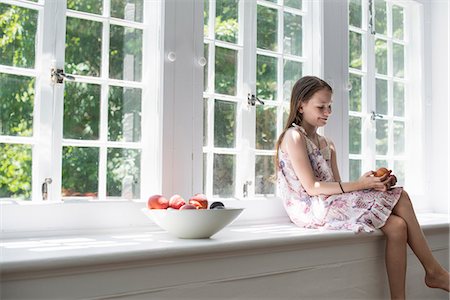 simsearch:6118-07781830,k - Girl sitting by a window. Photographie de stock - Premium Libres de Droits, Code: 6118-07769581