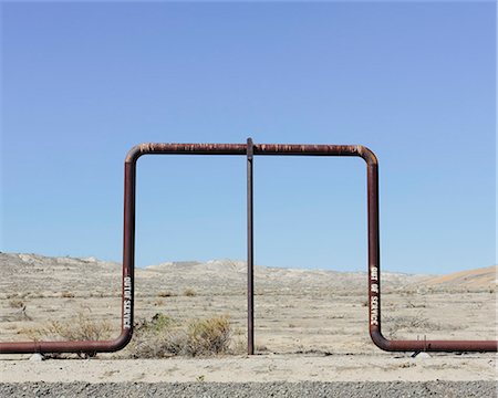 deshabitado - Crude oil extraction from Monterey Shale near Bakersfield, California, USA. Photographie de stock - Premium Libres de Droits, Code: 6118-07731759