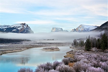 View of Squaretop Mountain, and the Wind River, at dawn, with low hanging mist over the valley. Stock Photo - Premium Royalty-Free, Code: 6118-07732049