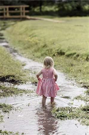dress wading water - A young girl playing outdoors. Stock Photo - Premium Royalty-Free, Code: 6118-07808950