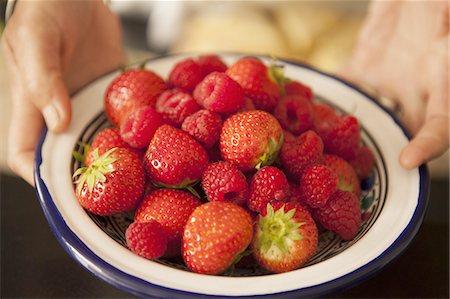 simsearch:824-07562812,k - Bowl of fresh strawberries. Photographie de stock - Premium Libres de Droits, Code: 6118-07808974