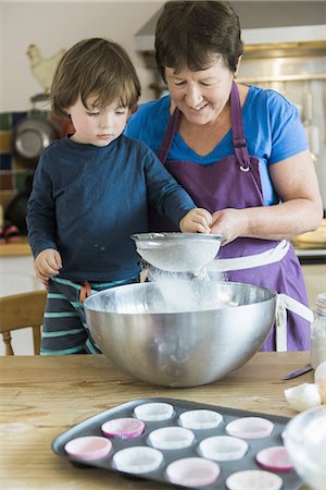 sieve - A woman and a child cooking at a kitchen table, making fairy cakes. Stock Photo - Premium Royalty-Free, Code: 6118-07808938