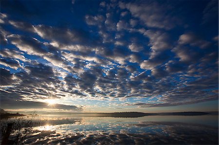 Sunrise over lake, Saskatchewan, Canada Foto de stock - Sin royalties Premium, Código: 6118-07913388