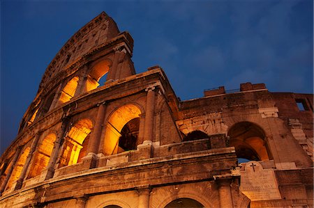 romans - Low angel view of the Colosseum in Rome at dusk. Stock Photo - Premium Royalty-Free, Code: 6118-08140274