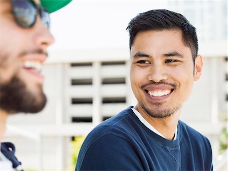 simsearch:6118-08129648,k - Close up of two smiling young men. Photographie de stock - Premium Libres de Droits, Code: 6118-08129639