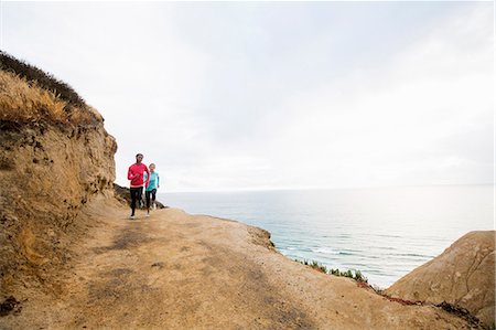 san diego - Two women jogging along the coast. Photographie de stock - Premium Libres de Droits, Code: 6118-08129718