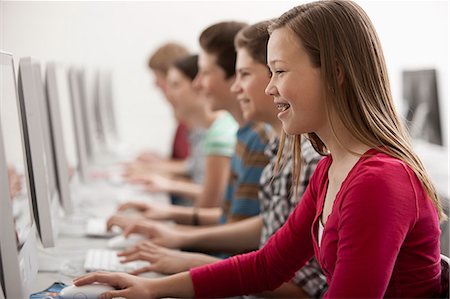 simsearch:6118-08351907,k - A group of young people, boys and girls, working at computer screens in class. Foto de stock - Royalty Free Premium, Número: 6118-08351909