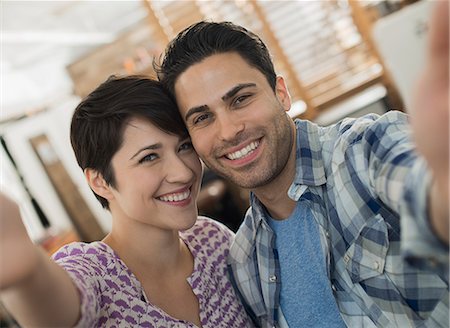 A couple, man and woman posing for a selfy. Photographie de stock - Premium Libres de Droits, Code: 6118-08394056