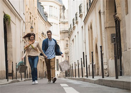 simsearch:693-03565485,k - A couple walking along a narrow street in a historic city centre, with shopping bags. Foto de stock - Sin royalties Premium, Código: 6118-08394136