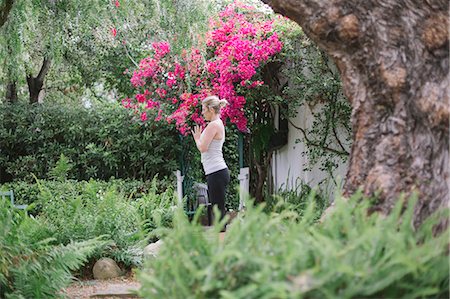 simsearch:6118-08202445,k - Blond woman doing yoga in a garden. Stock Photo - Premium Royalty-Free, Code: 6118-08313705