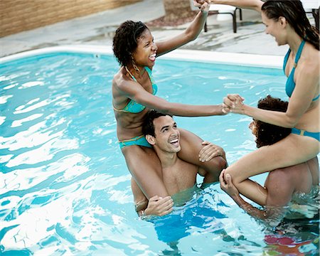 simsearch:6118-07769586,k - A group of young men and women in the swimming pool at the end of a hot day. Foto de stock - Sin royalties Premium, Código: 6118-08488106