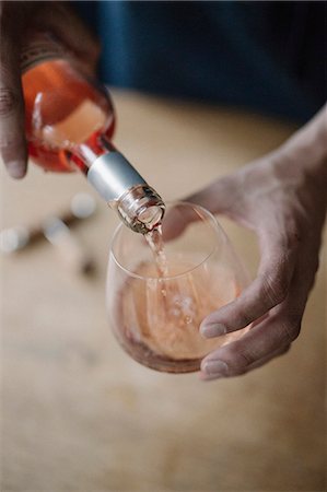 simsearch:6118-09027944,k - A woman pouring a drink from a bottle of wine. Foto de stock - Sin royalties Premium, Código: 6118-08521853