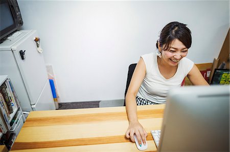 person and computer and cad - Design Studio. A woman working at a desk using a mouse and computer. Stock Photo - Premium Royalty-Free, Code: 6118-08762179