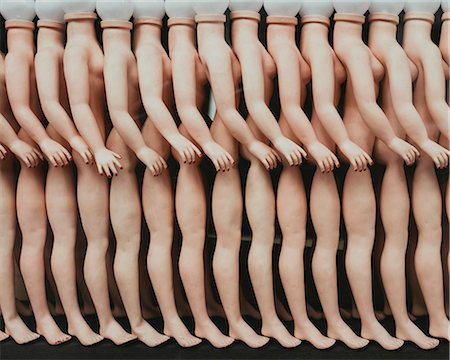 Row of female mannequins in a store window in Paris. Photographie de stock - Premium Libres de Droits, Code: 6118-08860598