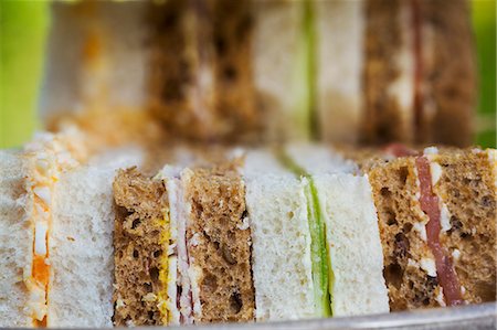 Close up of a selection of sandwiches, traditional afternoon tea fare. Photographie de stock - Premium Libres de Droits, Code: 6118-08947558