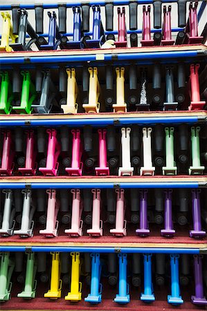 simsearch:6102-08995391,k - Shelves with colourful bicycle parts in a bicycle factory. Photographie de stock - Premium Libres de Droits, Code: 6118-08947585