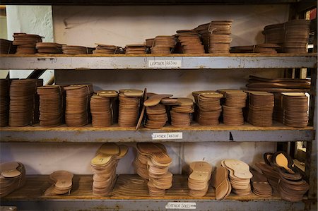 simsearch:6118-08947633,k - Close up of stacks of leather soles on shelves in a shoemaker's workshop. Photographie de stock - Premium Libres de Droits, Code: 6118-08947645