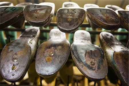 simsearch:6118-08947633,k - Close up of various metal shoe forms, wood and metal lasts, in a shoemaker's workshop. Photographie de stock - Premium Libres de Droits, Code: 6118-08947684