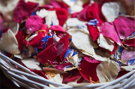 simsearch:6118-08947769,k - Close up of a basket with white, red and blue dried flower petals. Stock Photo - Premium Royalty-Free, Code: 6118-08947761