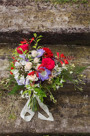 simsearch:6118-08947762,k - Close up of a bridal bouquet with red, white and blue flowers. Stockbilder - Premium RF Lizenzfrei, Bildnummer: 6118-08947772