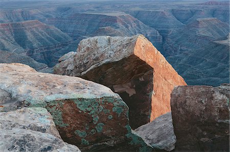 erosionado - Rock formations and San Juan Canyon from Muley Point, Bears Ears National Monument, Utah Foto de stock - Sin royalties Premium, Código: 6118-08947883