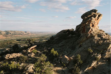 simsearch:6118-08088560,k - Rock formations and summit of Comb Ridge, Bears Ears National Monument in Utah. Photographie de stock - Premium Libres de Droits, Code: 6118-08947910