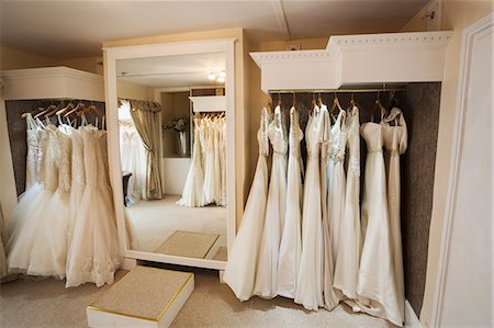 simsearch:6118-08971470,k - Rows of wedding dresses on display in a specialist wedding dress shop. Bridal boutique. Photographie de stock - Premium Libres de Droits, Code: 6118-08971471