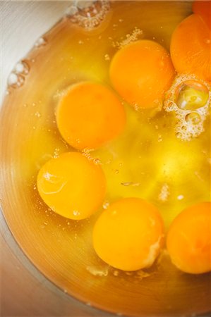 simsearch:6118-08971487,k - Close up high angle view of fresh eggs, egg yolks in a metal bowl. Stockbilder - Premium RF Lizenzfrei, Bildnummer: 6118-08971490
