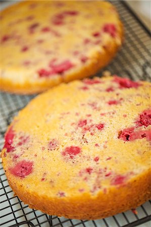 simsearch:6118-08660132,k - Close up high angle view of two layers of freshly baked raspberry cake. Stock Photo - Premium Royalty-Free, Code: 6118-08971496