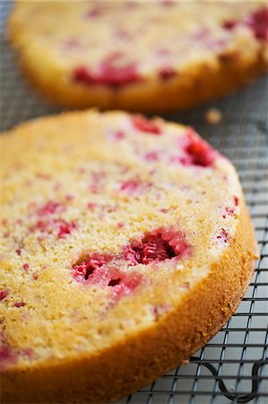 simsearch:6118-08660132,k - Close up high angle view of two layers of freshly baked raspberry cake. Stock Photo - Premium Royalty-Free, Code: 6118-08971498