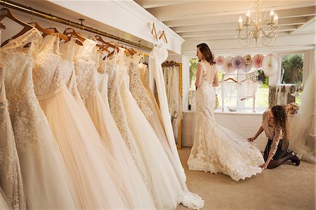 simsearch:6118-08971470,k - Rows of wedding dresses on display in a specialist wedding dress shop. Photographie de stock - Premium Libres de Droits, Code: 6118-08971422