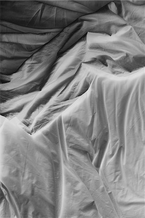 Black and white close up of wrinkled cotton sheets on bed. Stock Photo - Premium Royalty-Free, Code: 6118-09059461