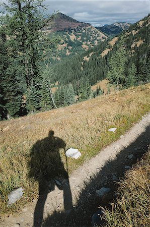 simsearch:6118-08081898,k - Shadow of hiker on the Pacific Crest Trail, near Harts Pass, Pasayaten Wilderness, Washington. Foto de stock - Sin royalties Premium, Código: 6118-09059502
