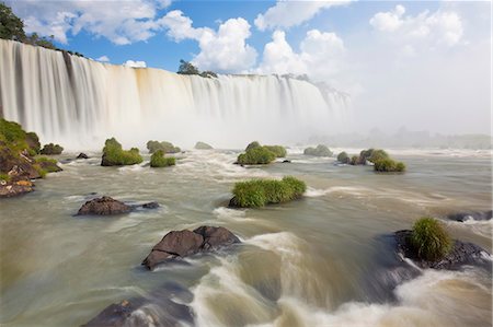 View along the Iguacu, Iguazu, Falls, Cataratta Foz do Iguacu, Parana, Iguazu National Park, Brazil. Photographie de stock - Premium Libres de Droits, Code: 6118-09076423