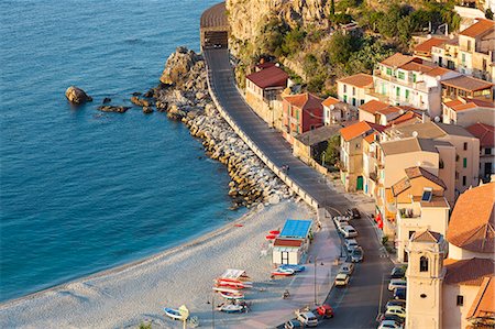 simsearch:6118-09076426,k - High angle view of seaside town with sandy beach on the Mediterranean coast. Stockbilder - Premium RF Lizenzfrei, Bildnummer: 6118-09076426