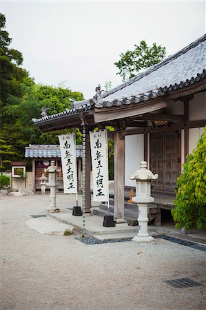 simsearch:6118-09079564,k - Exterior view of Japanese Buddhist temple. Fotografie stock - Premium Royalty-Free, Codice: 6118-09079400