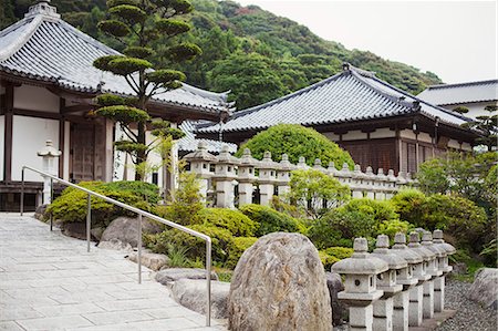 simsearch:6118-09079564,k - Exterior view of Japanese Buddhist temple. Fotografie stock - Premium Royalty-Free, Codice: 6118-09079401