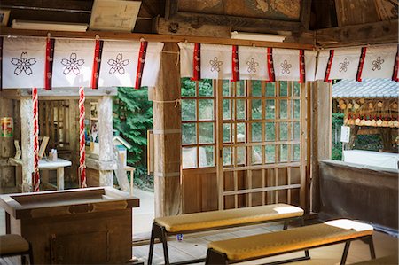 simsearch:6118-09079564,k - Interior view of Shinto Sakurai Shrine, Fukuoka, Japan. Fotografie stock - Premium Royalty-Free, Codice: 6118-09079585