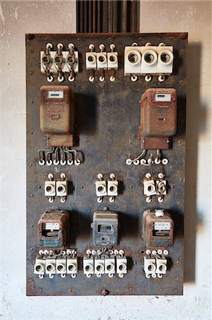 simsearch:6118-09018146,k - An outdated circuit board in an abandoned derelict building. Stockbilder - Premium RF Lizenzfrei, Bildnummer: 6118-09018142
