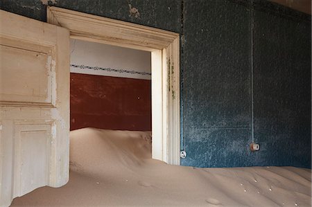 Interior of an abandoned building full of sand. Stock Photo - Premium Royalty-Free, Code: 6118-09018150